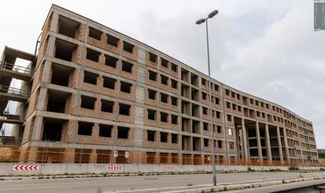 La "saracinesca di Mungivacca": quello scheletro di cemento che d� il benvenuto a chi entra a Bari